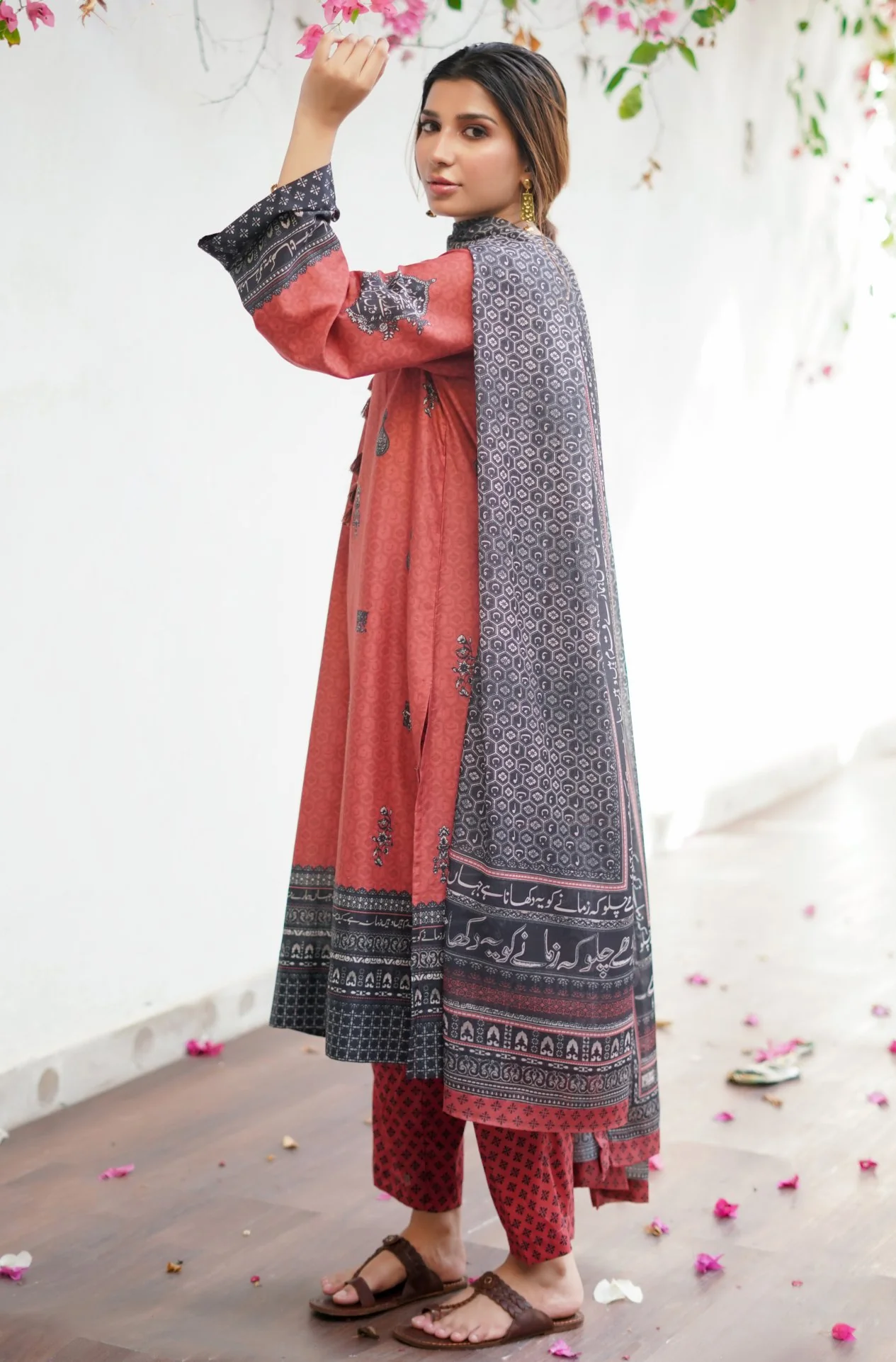 Uraan Dupatta - Rust & Black