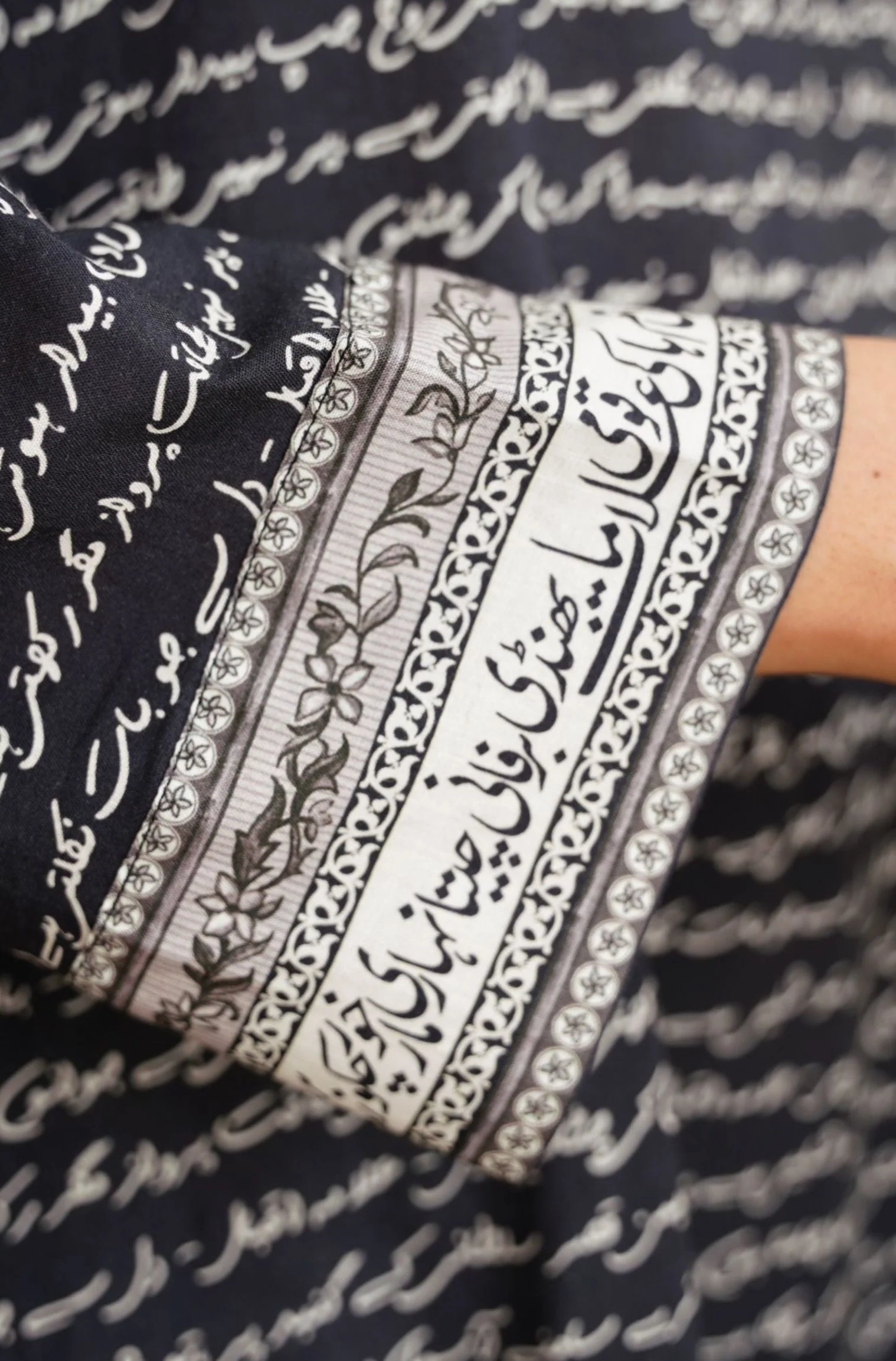 Virsa Lawn Kurta - Black - Image 4