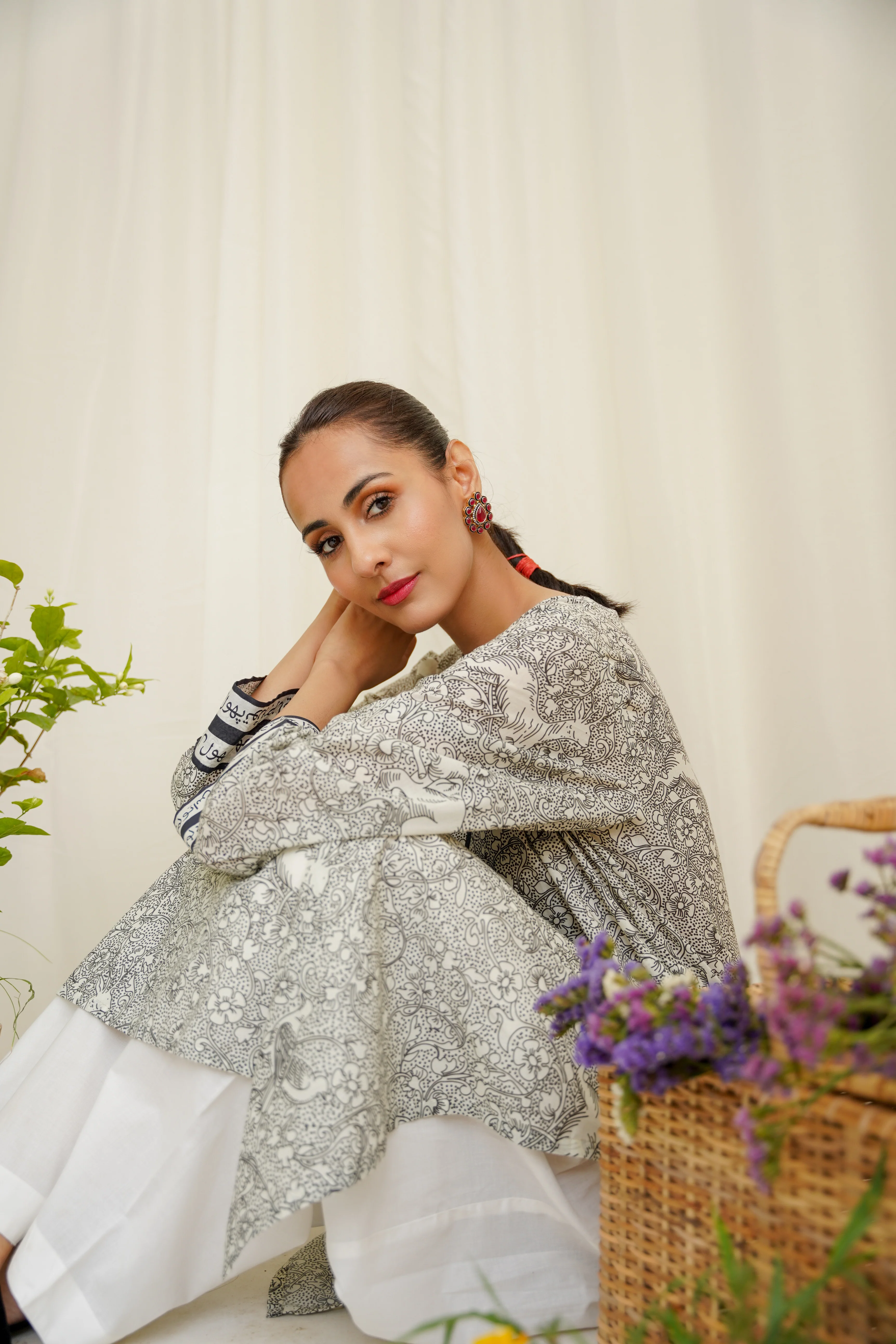 White Aaina Lawn Kurta - Image 3