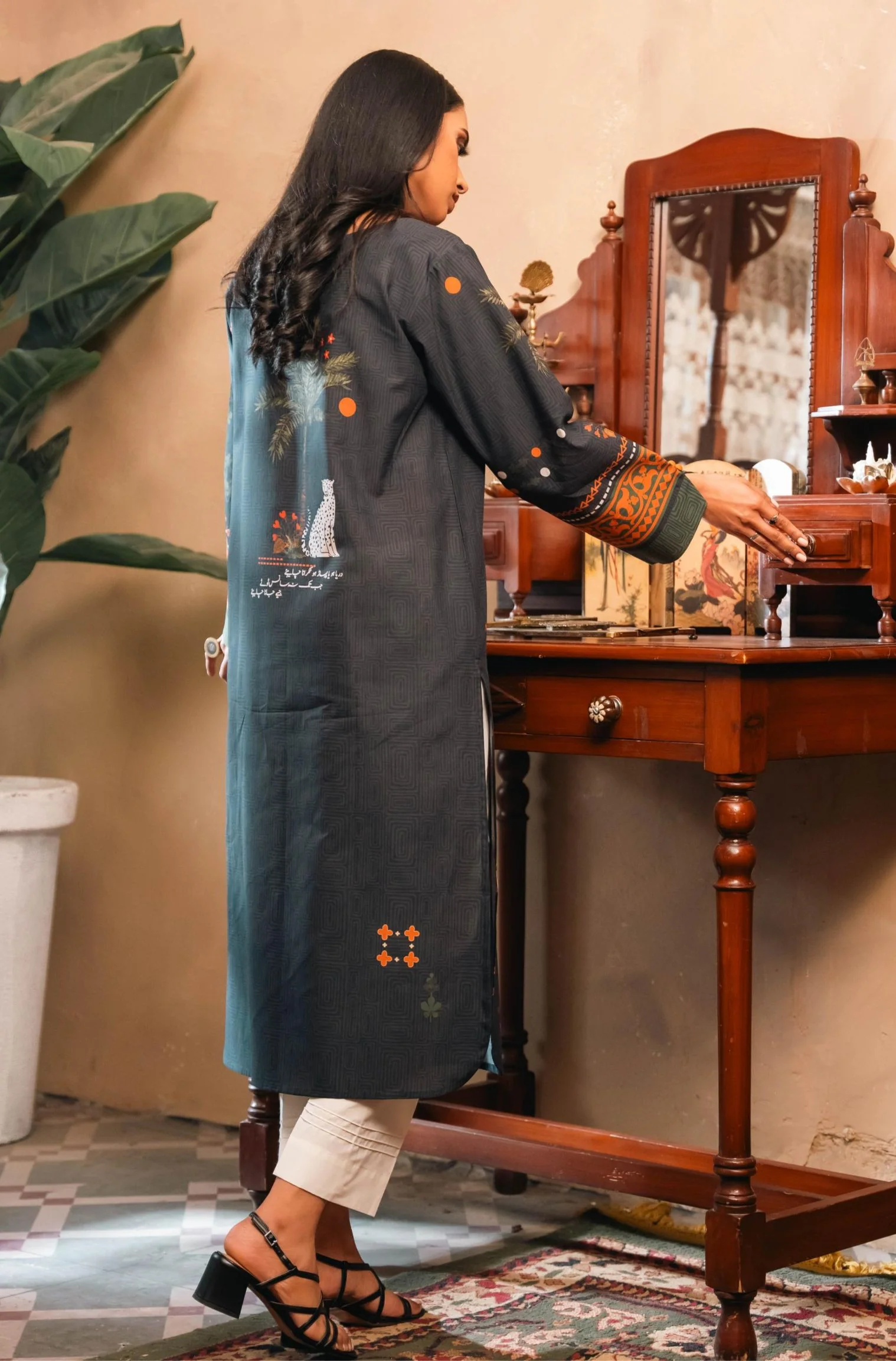 Zeest Kurta - Black - Image 4